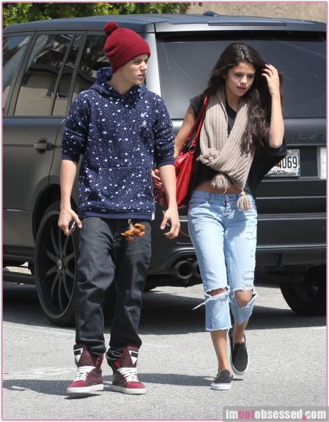 justin-bieber-and-selena-gomez-pictures-200.jpg